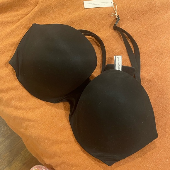 BODY BY VICTORIA
Lightly Lined Smooth Strapless Bra - Picture 2 of 9